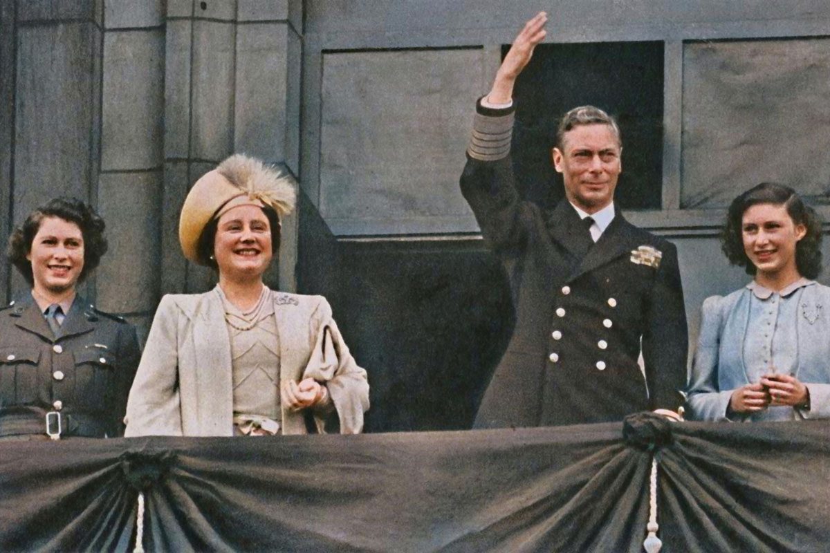 Princess Elizabeth, Queen Elizabeth, King George And Princess Margaret Rose