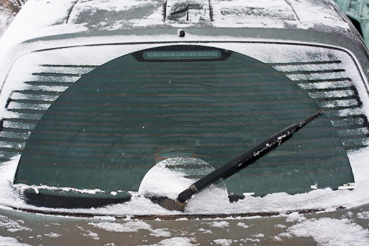 Rear wiper wiping snow on the windshield